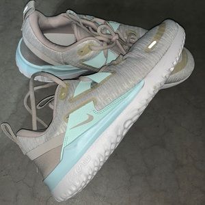 Nike womens 9.5 sneakers new!